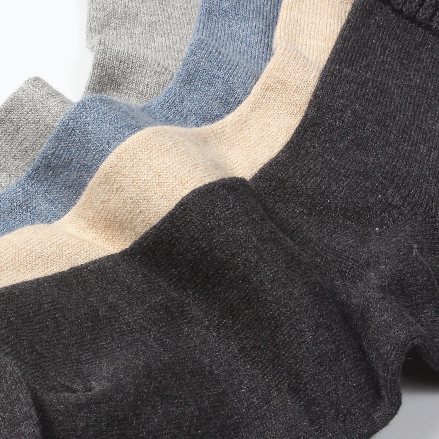 Loose-fitting heel-smoothing socks with elastic cuffs - 590a