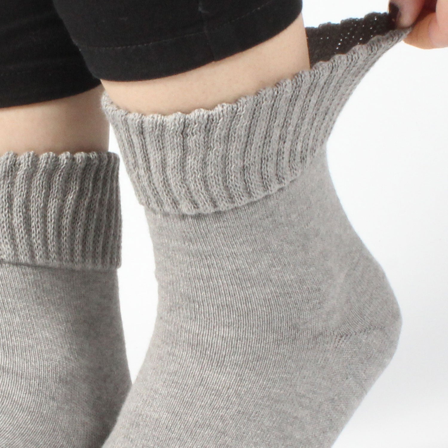 Loose-fitting heel-smoothing socks with elastic cuffs - 590a
