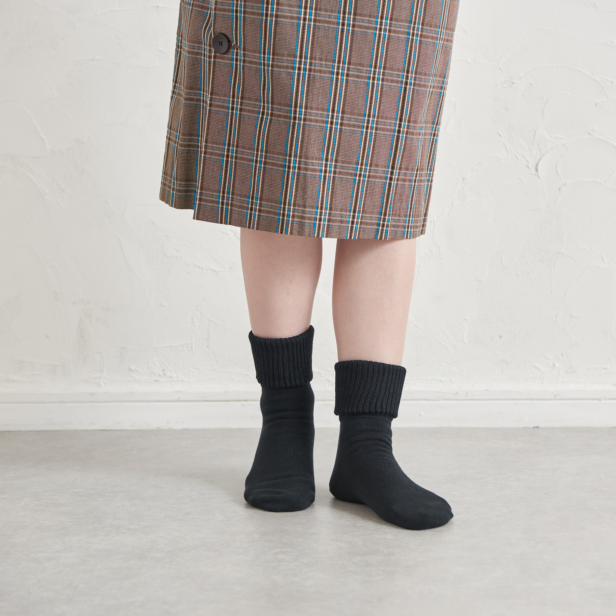 Loose-fitting heel-smoothing socks with elastic cuffs - 649