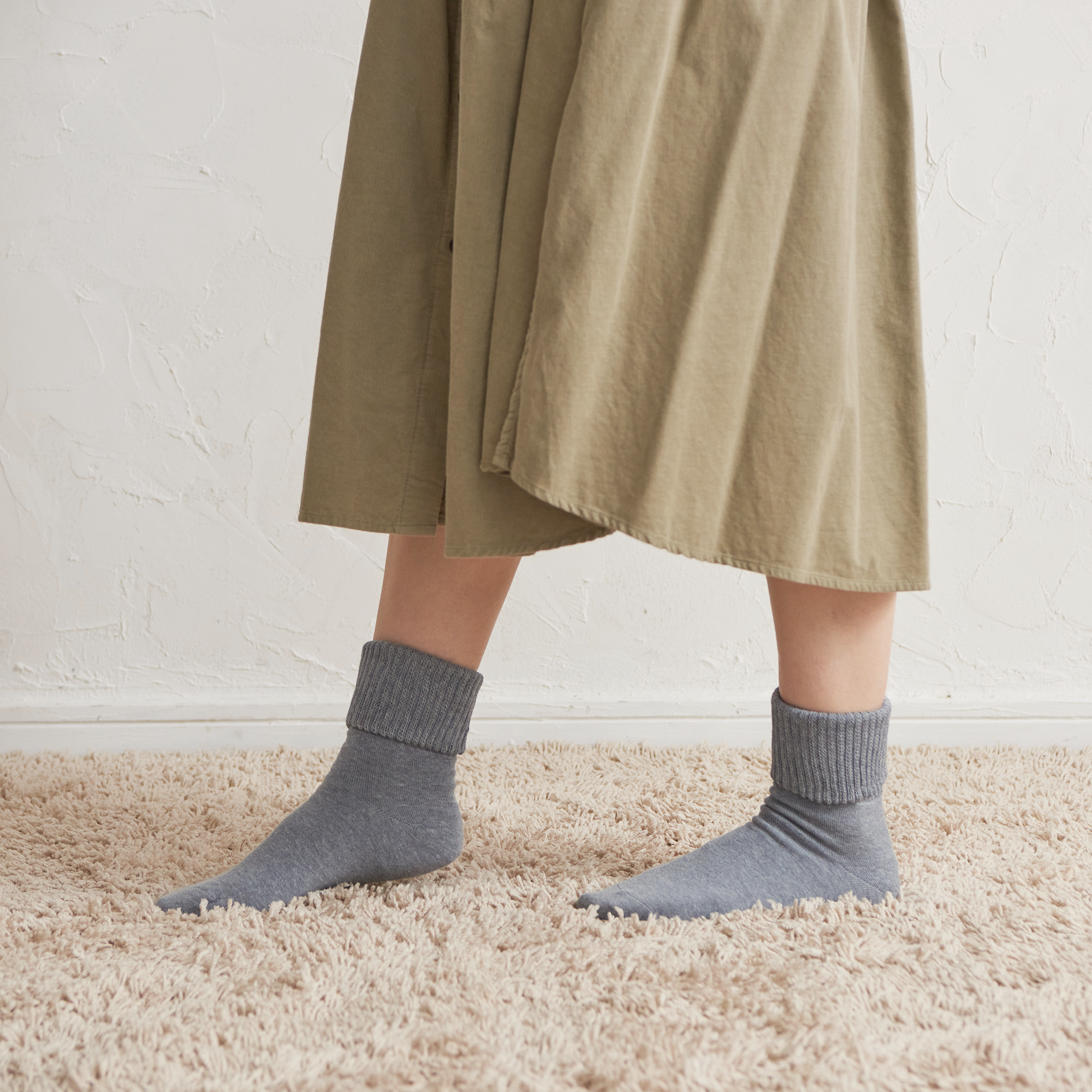 Loose-fitting heel-smoothing socks with elastic cuffs - 649