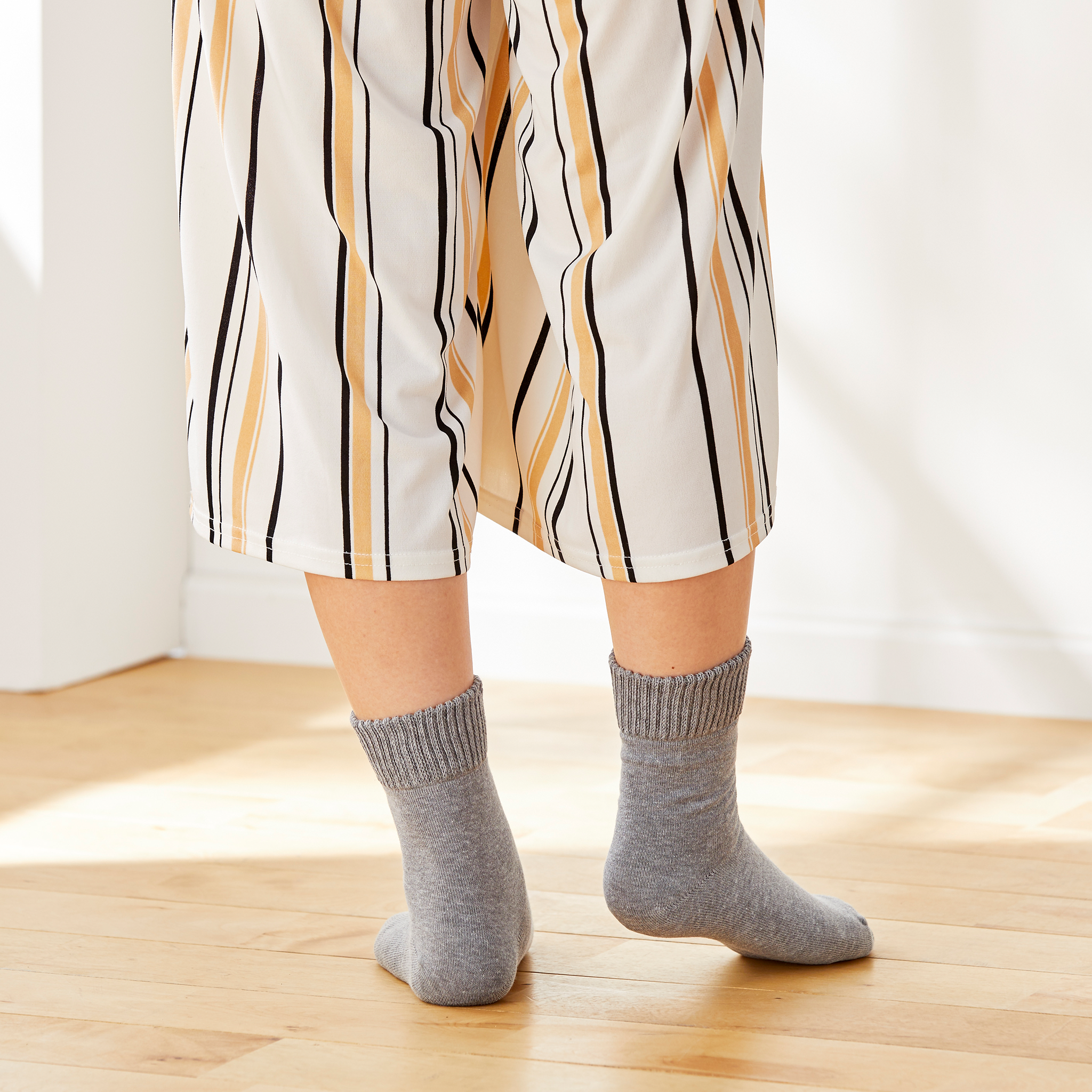 Double-layered wool-blend socks for smooth soles - 720