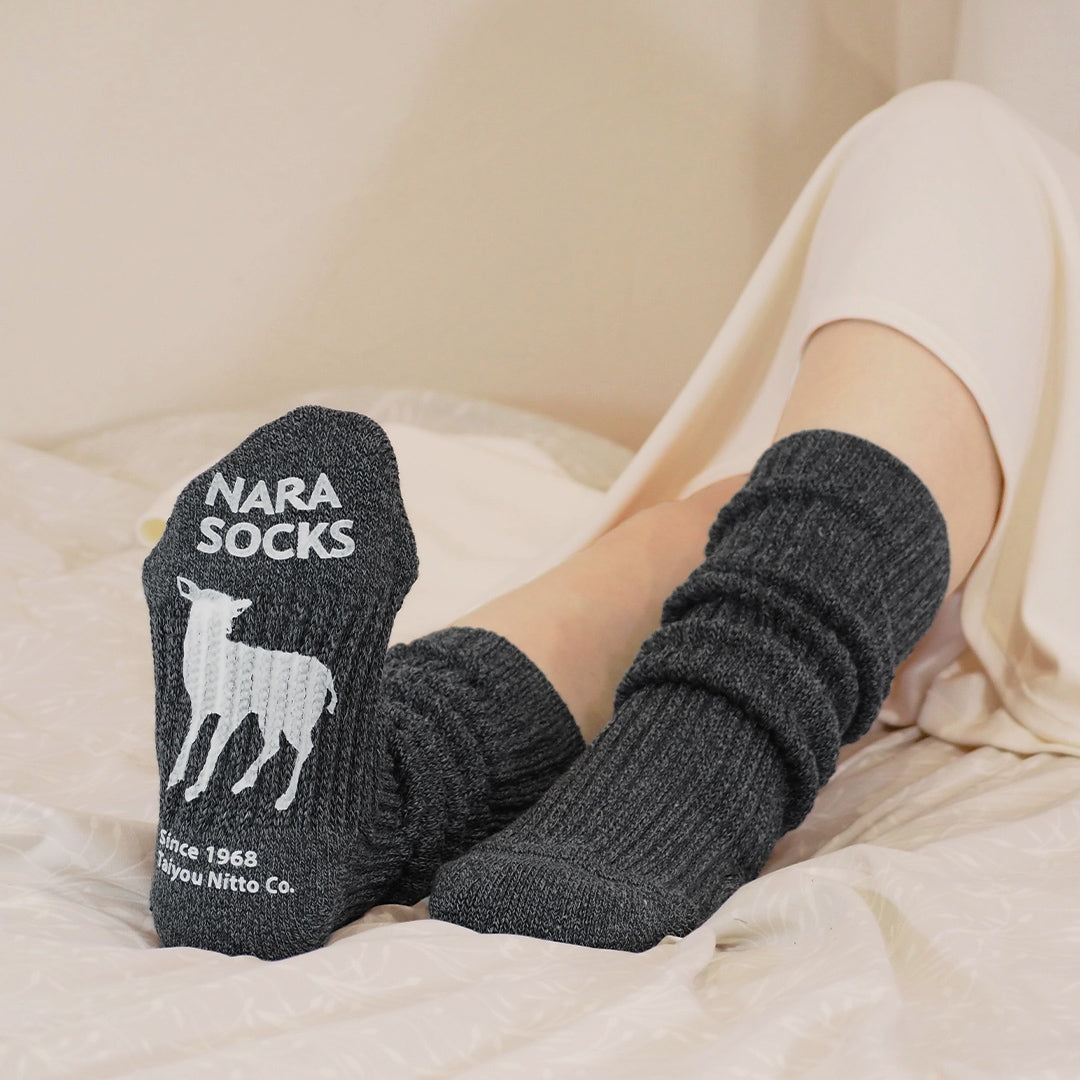 Loose-fitting socks - antibacterial, deodorizing material - with anti-slip grip - 60