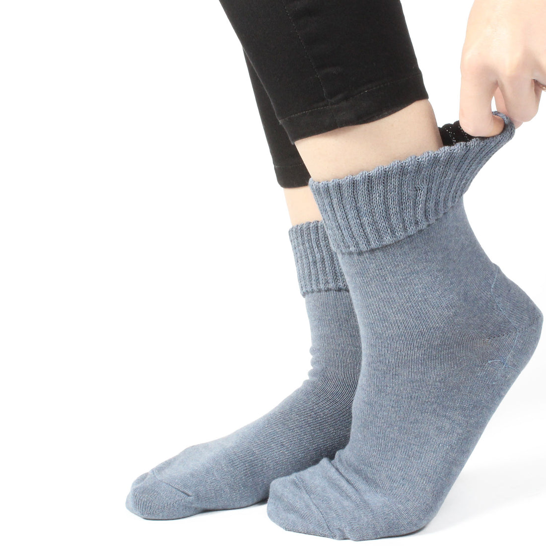 Loose-fitting heel-smoothing socks with elastic cuffs - 590a