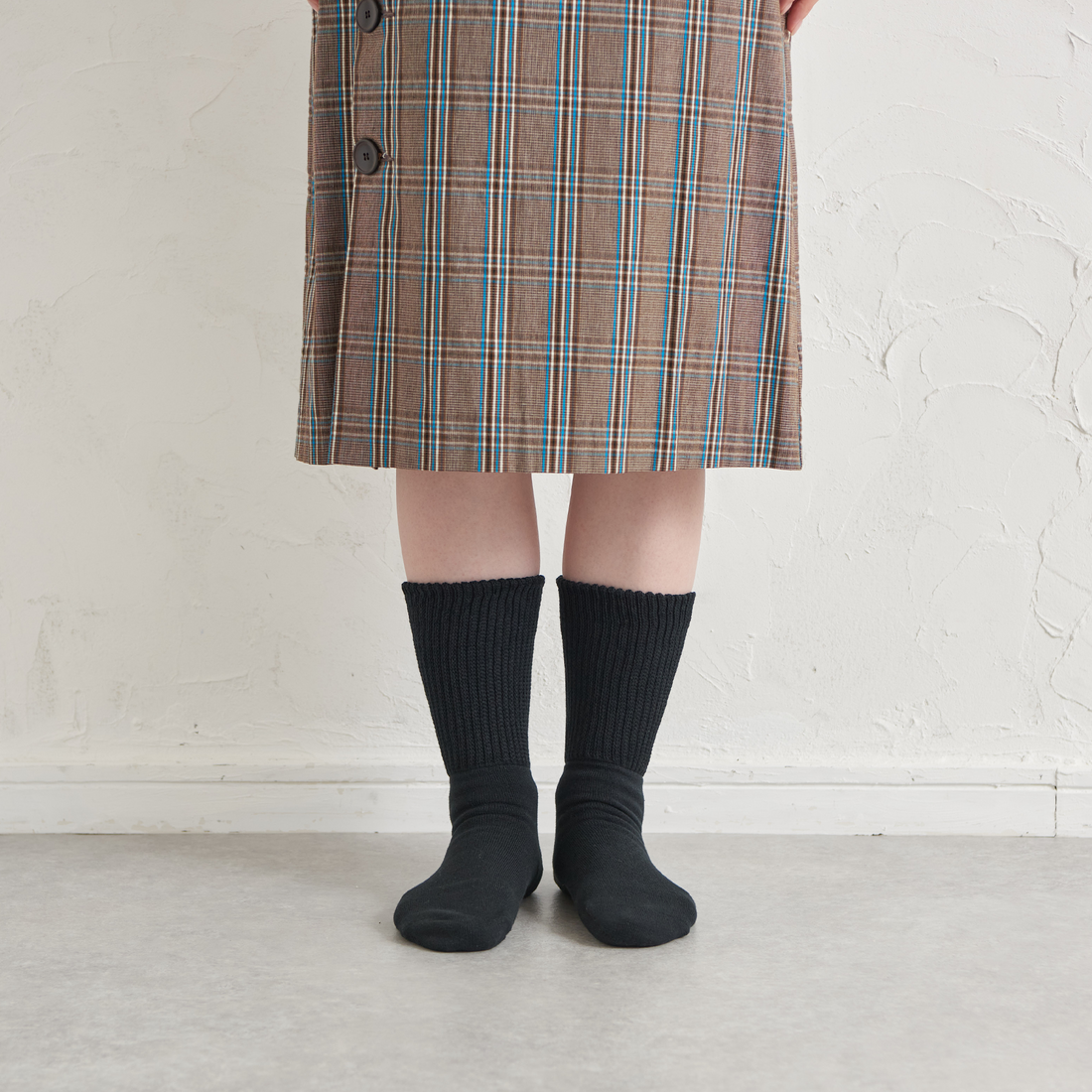 Loose-fitting heel-smoothing socks with elastic cuffs - 649