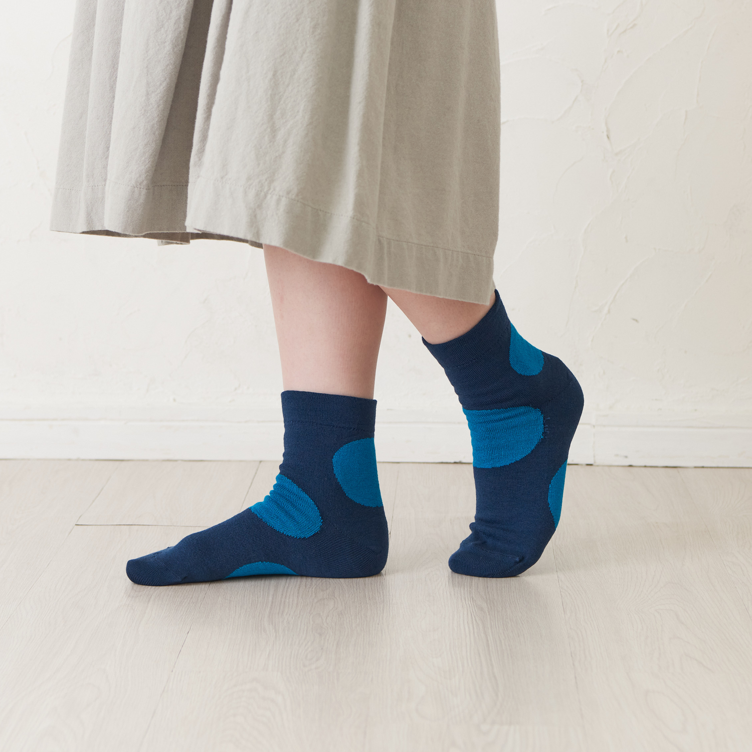 Smooth-heel socks double-layer wool blend [Large dots] - 659