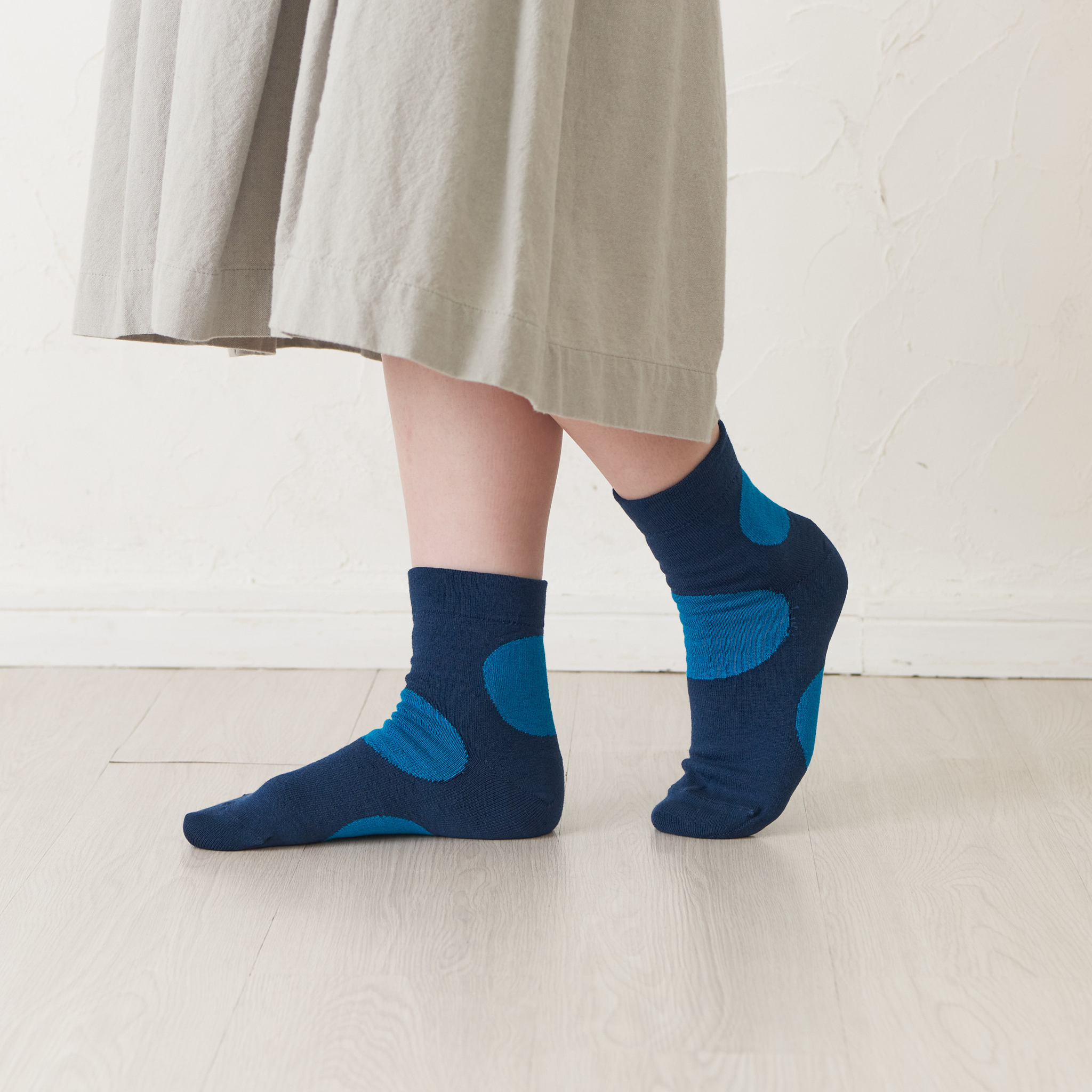 Smooth-heel socks double-layer wool blend [Large dots] - 659
