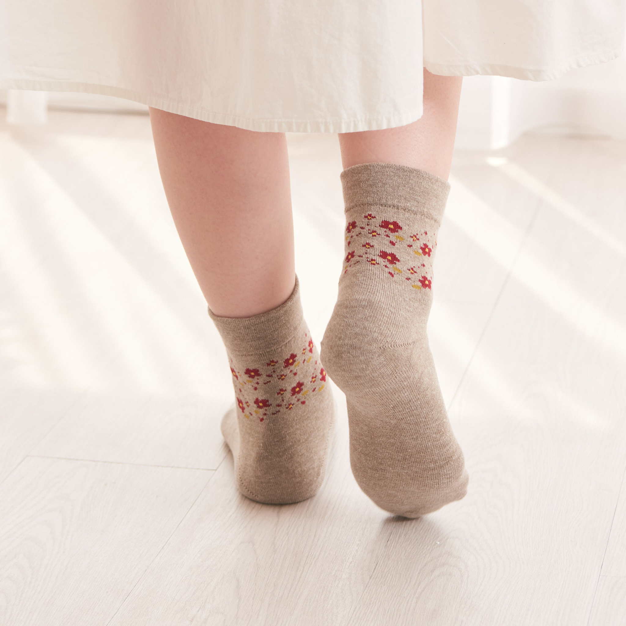Smooth-heel socks double-layer wool blend [Flowers around ankle] - 663