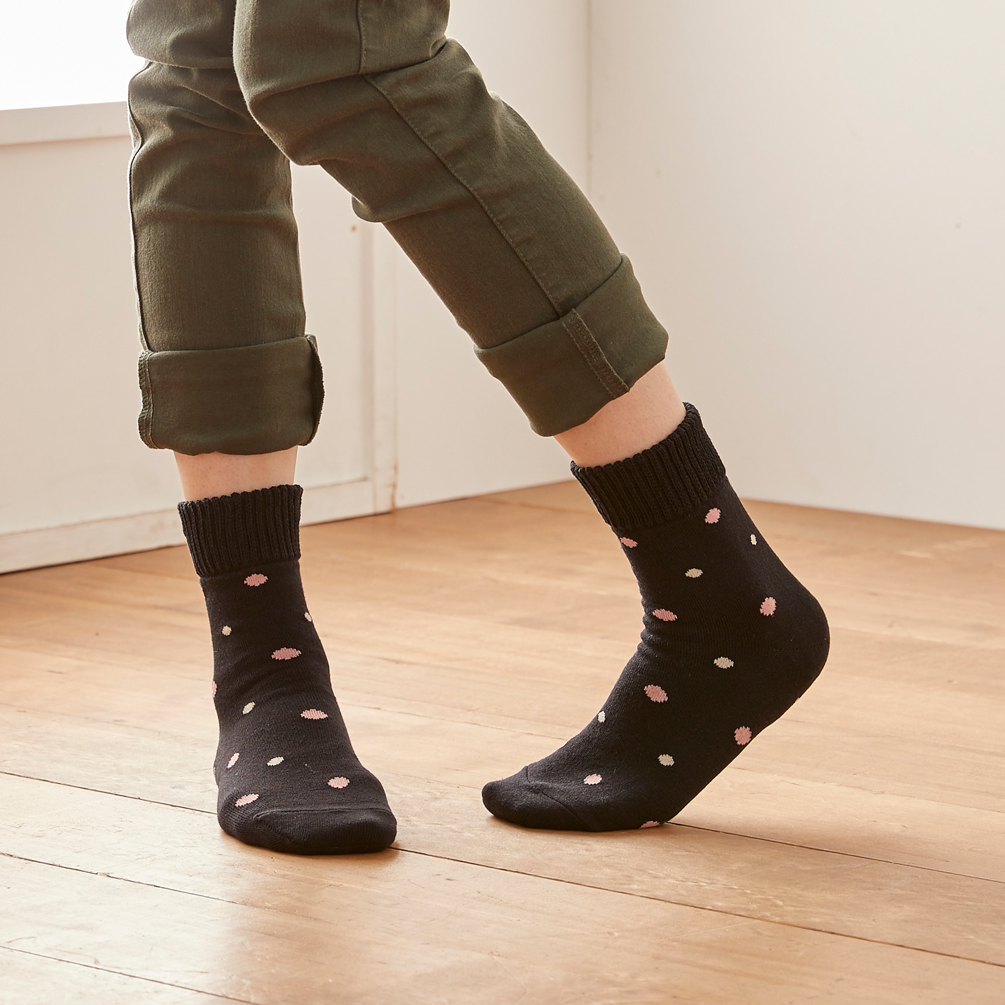 Smooth-heel socks double-layer wool blend [Polka dots] - 727