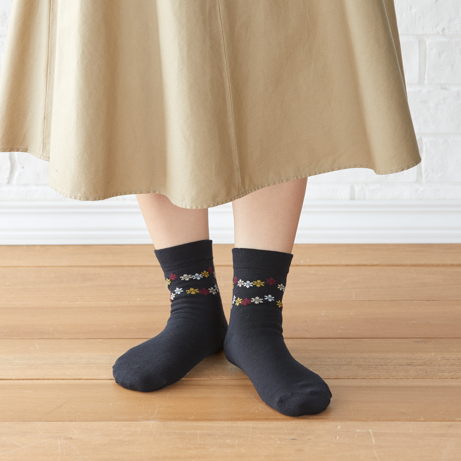 Smooth-heel socks double-layer wool blend [Flowers &amp; lines] - 751