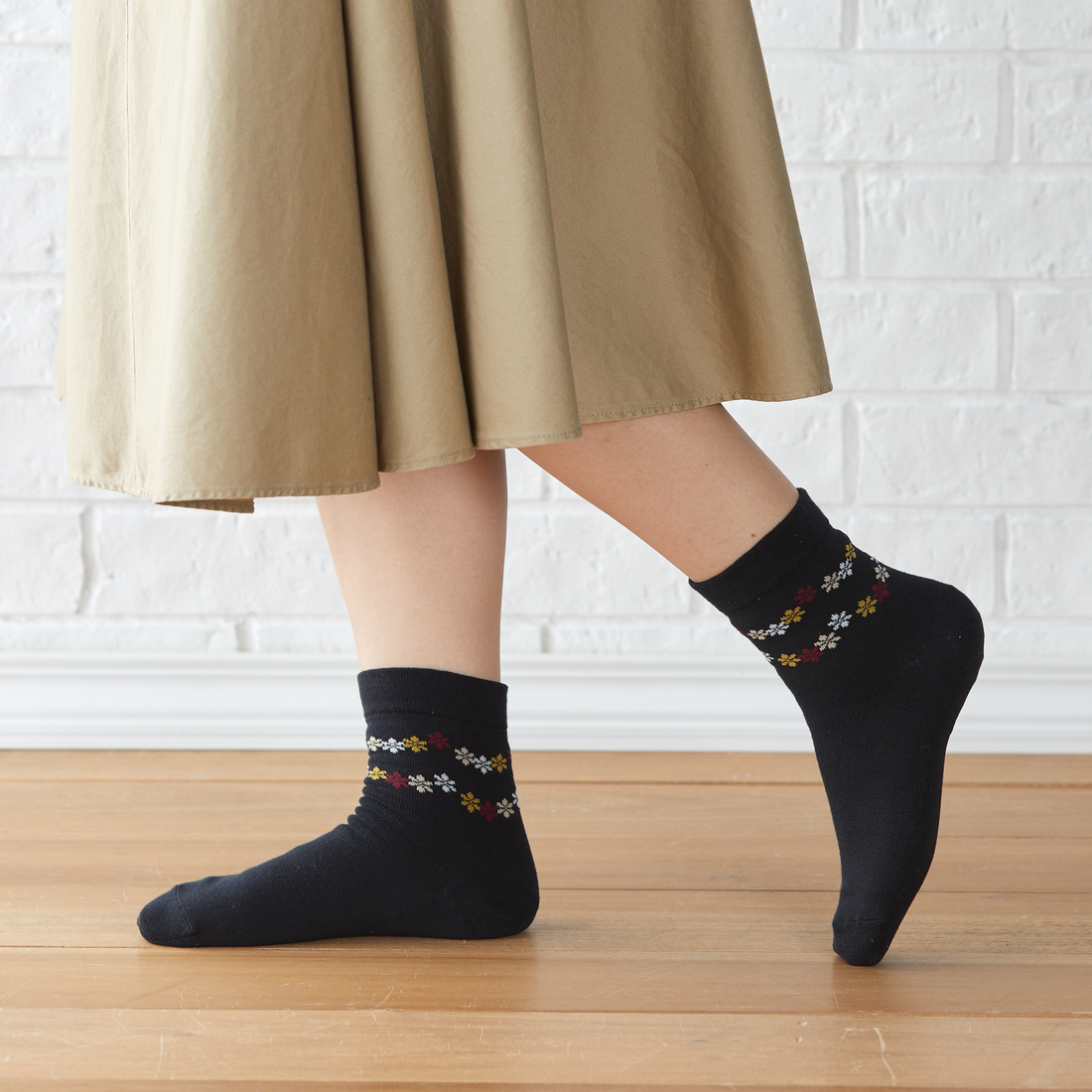 Smooth-heel socks double-layer wool blend [Flowers &amp; lines] - 751