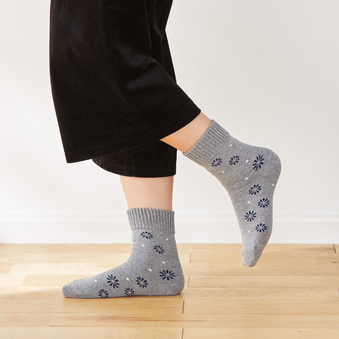 Smooth-heel socks double-layer wool blend [Flowers &amp; polka dots] - 752