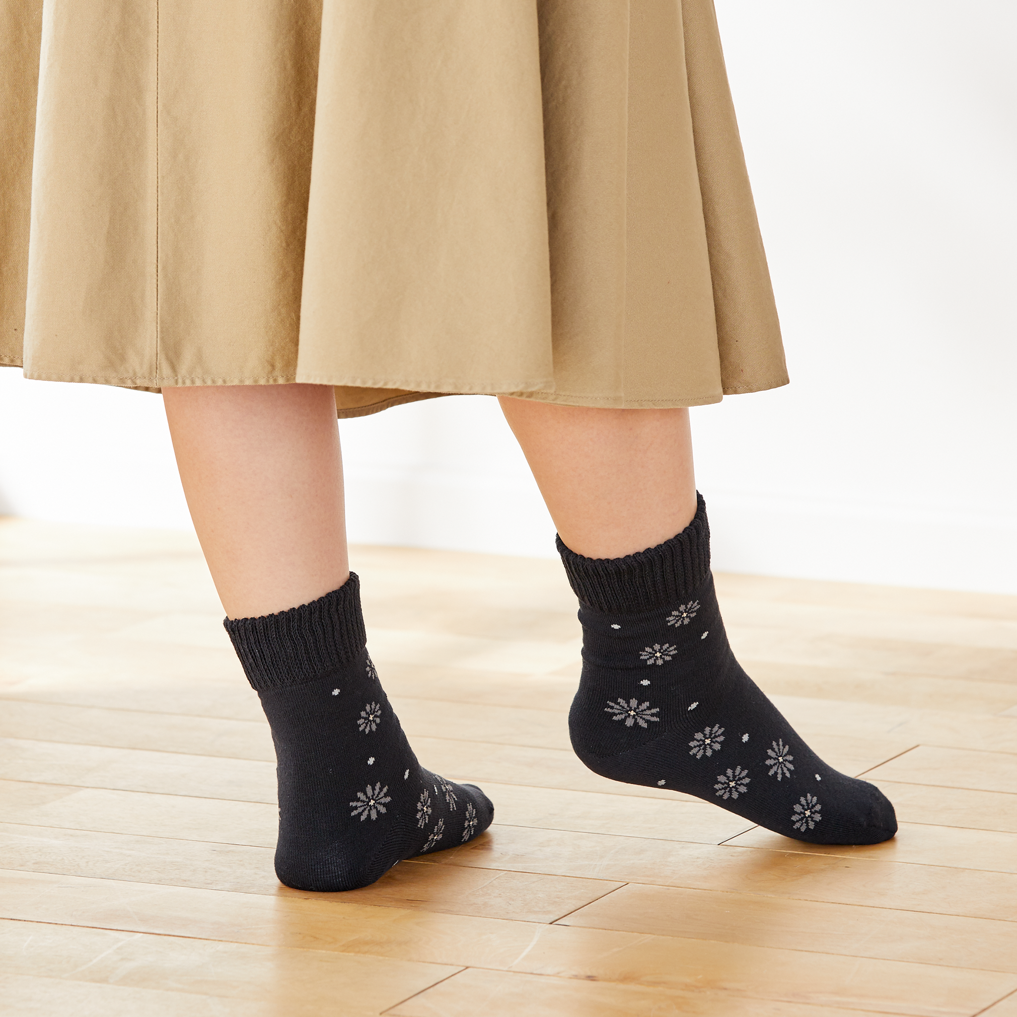 Smooth-heel socks double-layer wool blend [Flowers &amp; polka dots] - 752